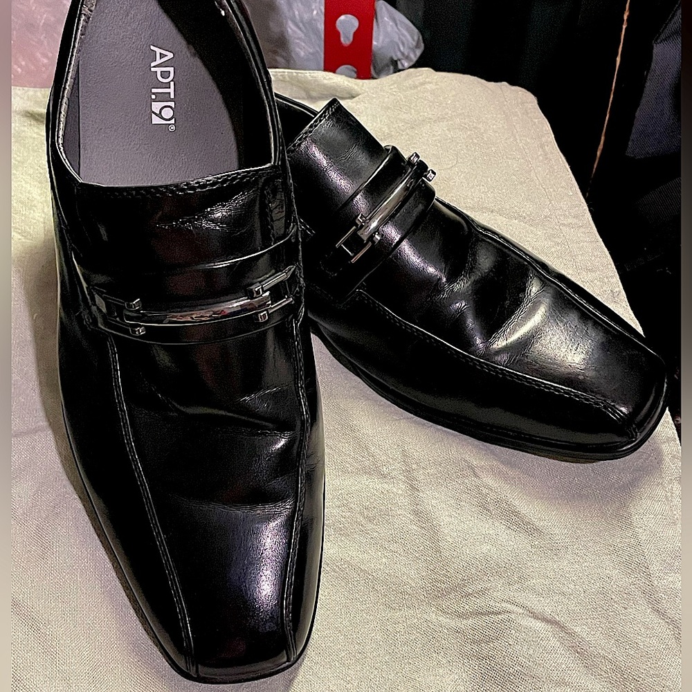 Astonishing Apt.9 Dress shoes.
